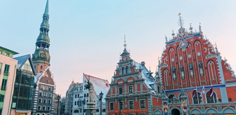 latvia-riga-old-town-hall-square-winter-tourists