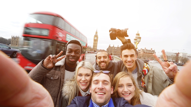 london-bus-group-selfie