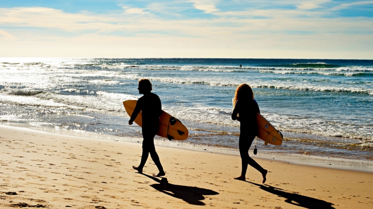 portugal-ericea-surf-couple-sea-sand