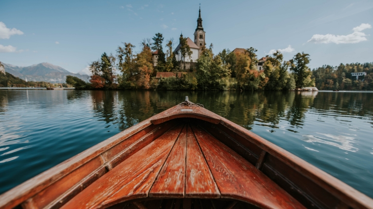 slovenia-lake-bled-rowing-boat-island-church