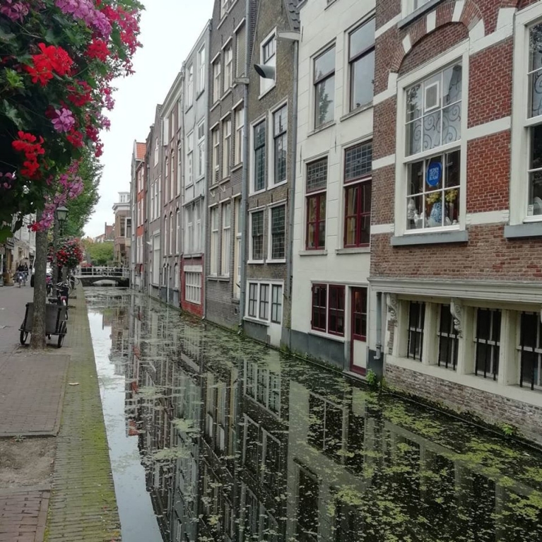 Canale in una città dei Paesi Bassi