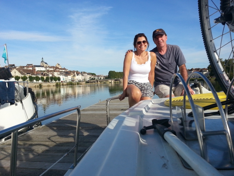 UGC-france-joigny-canal-boat